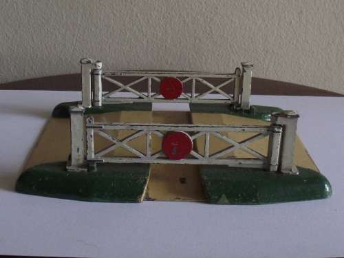 HORNBY DUBLO GATED LEVEL CROSSING