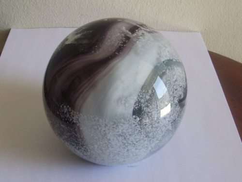 LARGE BEAUTIFUL ART GLASS PAPERWEIGHT WITH STUNNING SWIRLED DESIGN