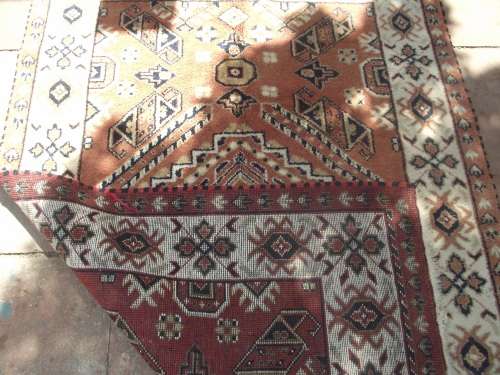 HAND WOVEN PERSIAN CARPET