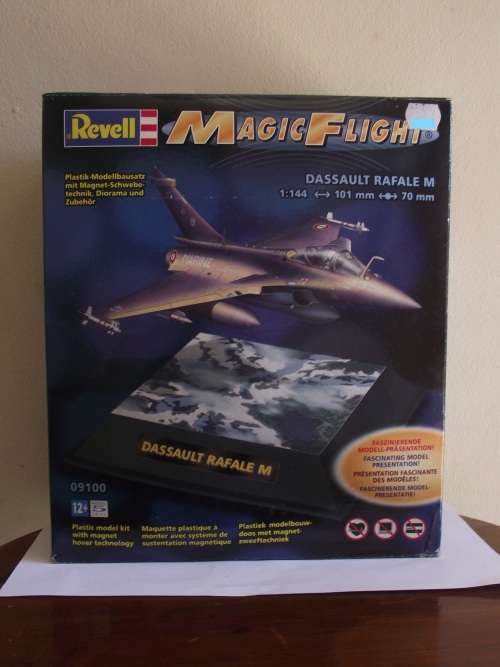 Revell Dassault Rafale M Magic Flight With Magnet Hover Technology --- 09100