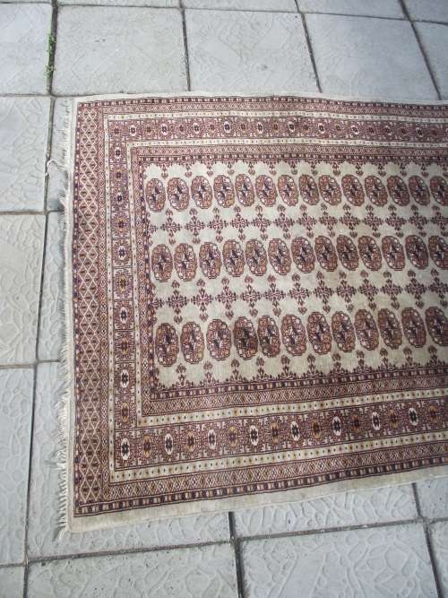 HAND WOVEN PERSIAN CARPET