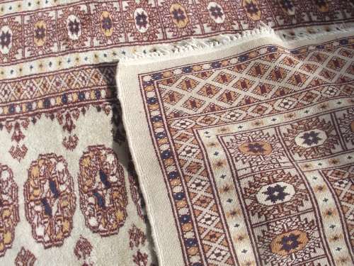 HAND WOVEN PERSIAN CARPET
