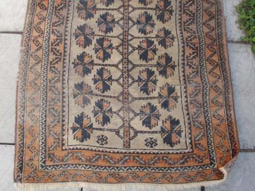 HAND WOVEN PERSIAN CARPET