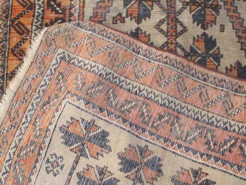 HAND WOVEN PERSIAN CARPET