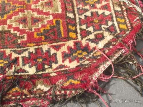 SMALL HAND WOVEN PERSIAN RUG