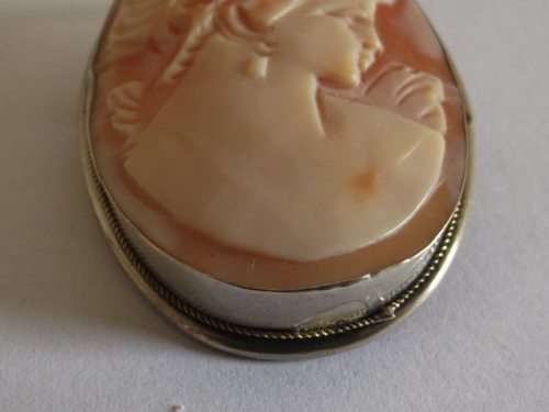 STUNNING VINTAGE "800" SILVER AND SHELL CAMEO BROOCH/PENDANT