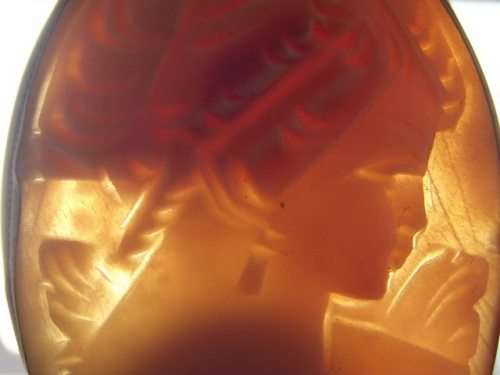 STUNNING VINTAGE "800" SILVER AND SHELL CAMEO BROOCH/PENDANT