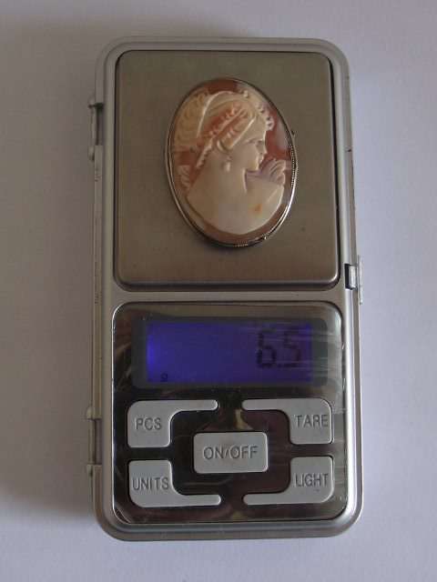 STUNNING VINTAGE "800" SILVER AND SHELL CAMEO BROOCH/PENDANT