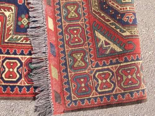 LOVELY HAND WOVEN PERSIAN CARPET