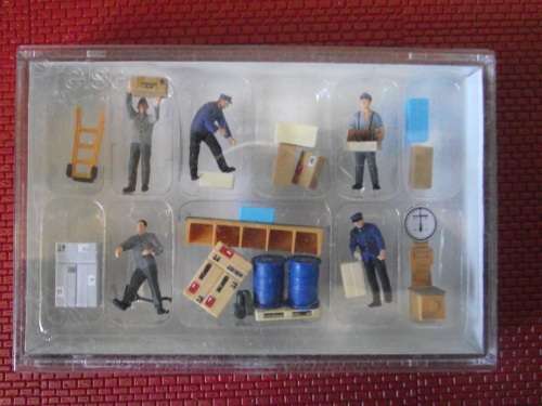 PRIESER HO SCALE AT THE FREIGHT STATION. EARLY EPOCH III --- 10581