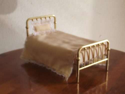 METAL FRAMED DOLLHOUSE BED