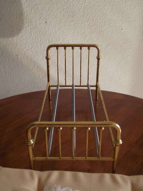 METAL FRAMED DOLLHOUSE BED