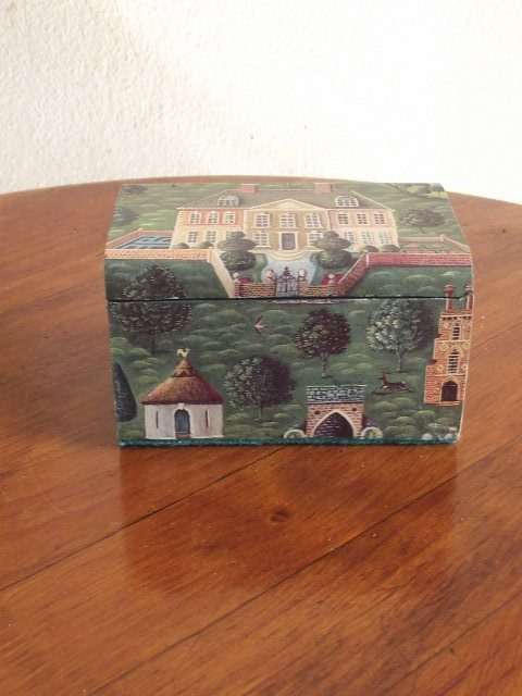 WOODEN DOLLHOUSE CHEST