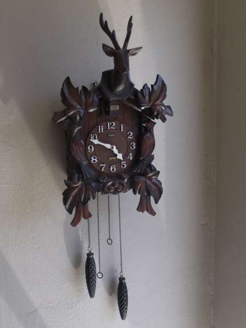 BATTERY RHYTHM CUCKOO CLOCK