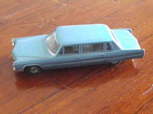 HO SCALE PRALINE CADILLAC