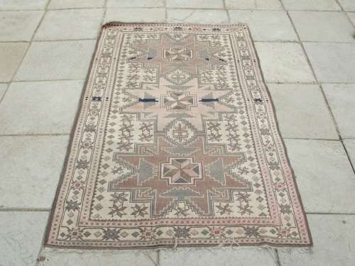 HAND WOVEN PERSIAN CARPET