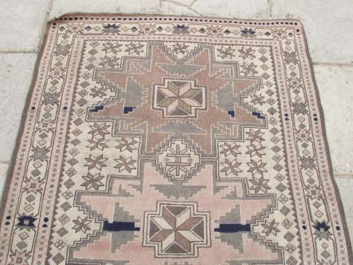 HAND WOVEN PERSIAN CARPET