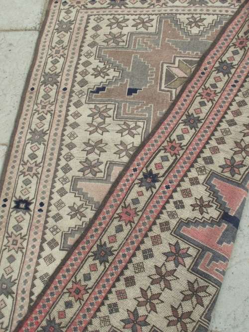 HAND WOVEN PERSIAN CARPET