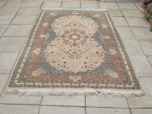 HAND WOVEN PERSIAN CARPET