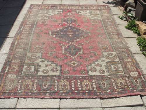 HAND WOVEN PERSIAN CARPET