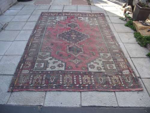 HAND WOVEN PERSIAN CARPET