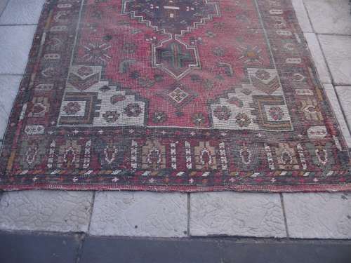 HAND WOVEN PERSIAN CARPET