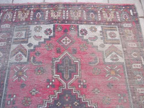 HAND WOVEN PERSIAN CARPET