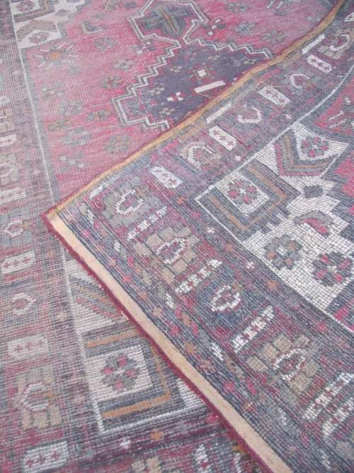 HAND WOVEN PERSIAN CARPET