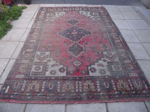 HAND WOVEN PERSIAN CARPET