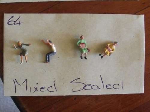 HO SCALE MIXED SEATED