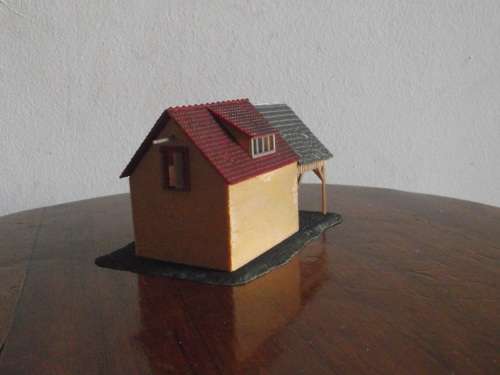 HO SCALE FARM BUILDING