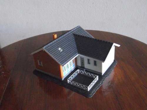 HO SCALE HOUSE
