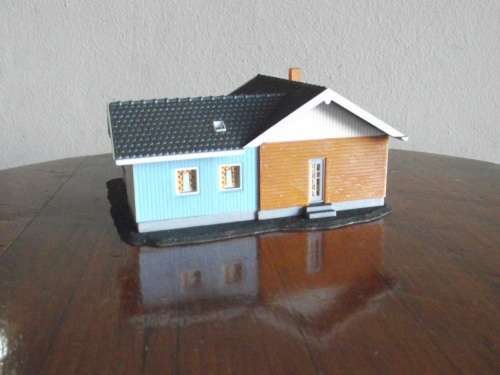 HO SCALE HOUSE