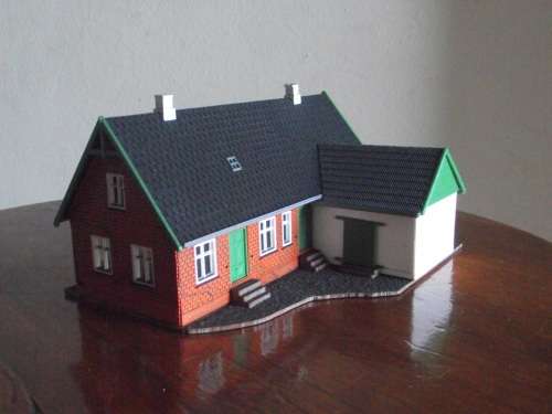HO SCALE BUILDING