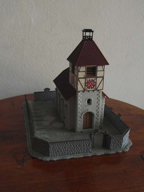 HO SCALE WALLED IN CHURCH