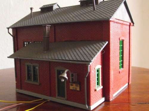 HO SCALE LOCO SHED