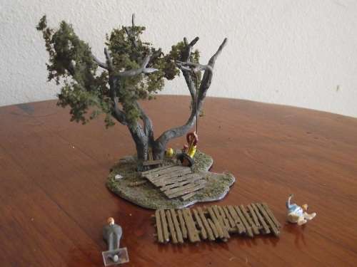 HO SCALE TREE AND PEOPLE