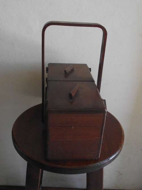 VINTAGE WOODEN CONCERTINA SEWING BOX