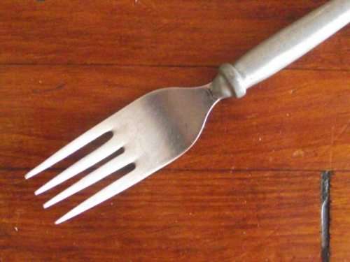 CARROL BOYES TABLE FORK-CROWN