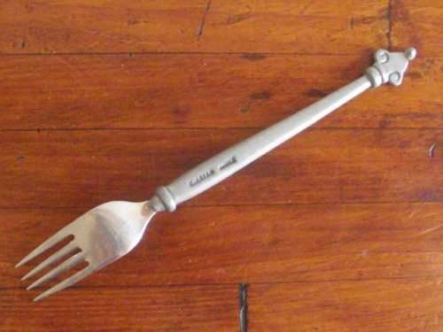 CARROL BOYES TABLE FORK-CROWN