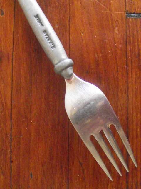 CARROL BOYES TABLE FORK-CROWN