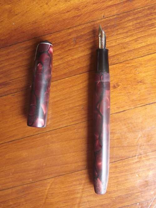 CONWAY STEWART 15 - 14 CT GOLD NIB FOUNTAIN PEN