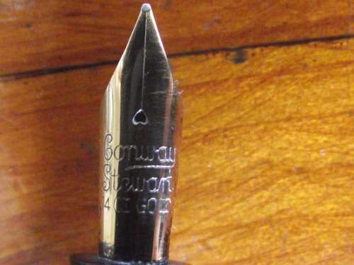 CONWAY STEWART 15 - 14 CT GOLD NIB FOUNTAIN PEN