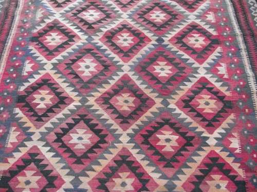 LARGE KILIM --- SIZE 2M900 X 2M200