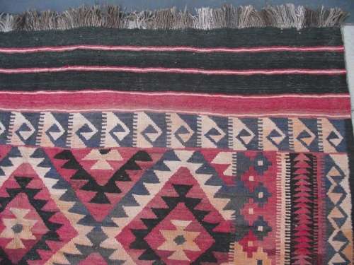 LARGE KILIM --- SIZE 2M900 X 2M200