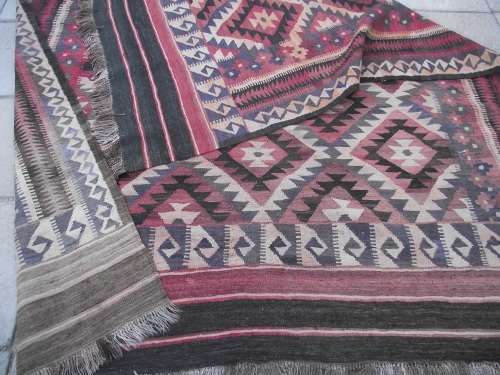 LARGE KILIM --- SIZE 2M900 X 2M200