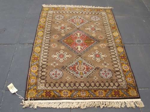 HAND WOVEN PERSIAN CARPET