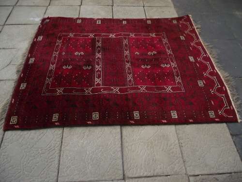 HAND WOVEN PERSIAN CARPET