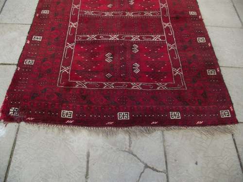 HAND WOVEN PERSIAN CARPET