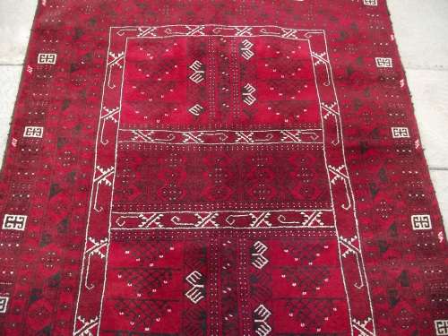 HAND WOVEN PERSIAN CARPET